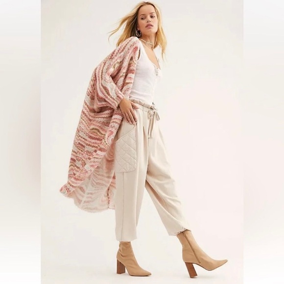 Free People OS Mermaid Eyelash Cocoon Cardi
Open Sweater Soft Knit Cardigan Pink - Picture 3 of 13